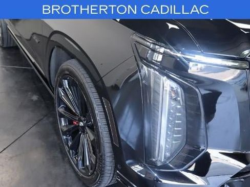 Used 2025 Cadillac Escalade V AWD/4WD image 13
