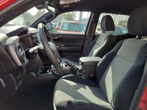 Used 2022 Toyota Tacoma TRD Sport image 18