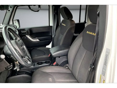 Used 2015 Jeep Wrangler Unlimited Sahara image 21