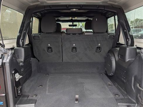Used 2022 Jeep Wrangler Unlimited Rubicon 4xe w/ Cold Weather Group AWD/4WD image 24