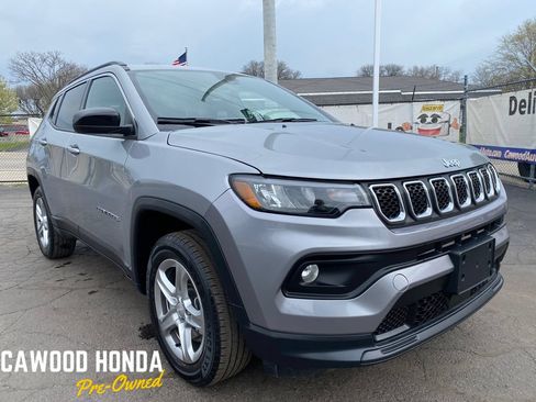 Used 2024 Jeep Compass Latitude AWD/4WD image 1