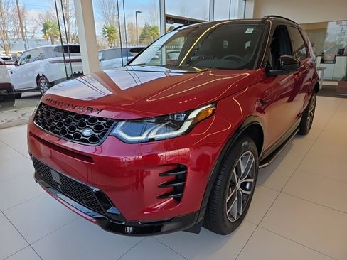 New 2025 Land Rover Discovery Sport Dynamic SE image 1