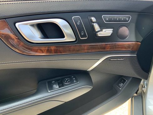 Used 2014 Mercedes-Benz SL 550 image 16