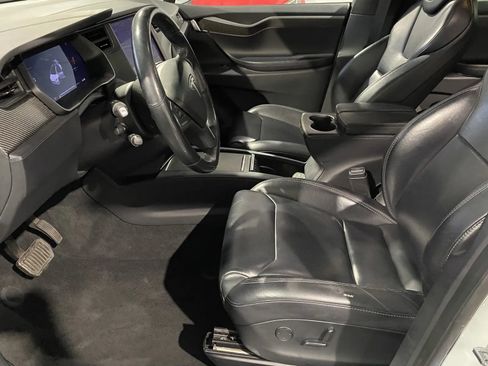 Used 2018 Tesla Model X 75D image 11