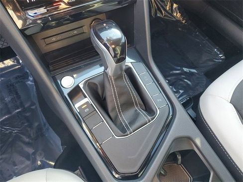 Certified 2025 Volkswagen Taos SE image 26