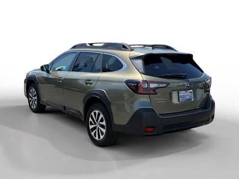 Used 2024 Subaru Outback Premium AWD/4WD image 3
