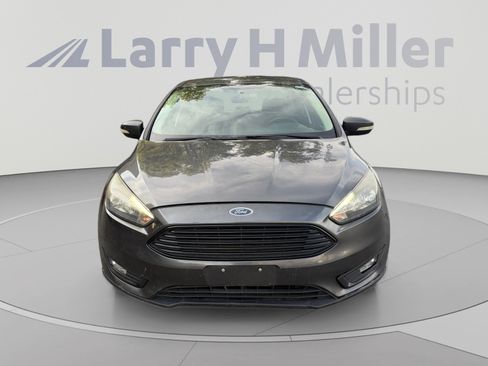 Used 2018 Ford Focus SE w/ SE Appearance Package FWD image 8