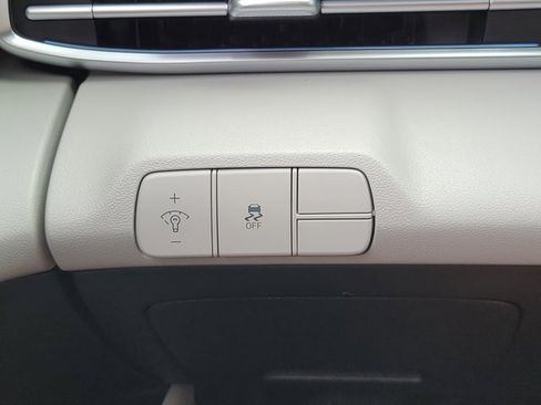 Used 2024 Hyundai Elantra Limited image 23