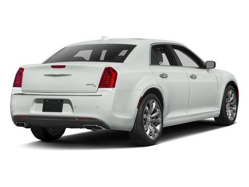 Used 2017 Chrysler 300 C RWD image 5