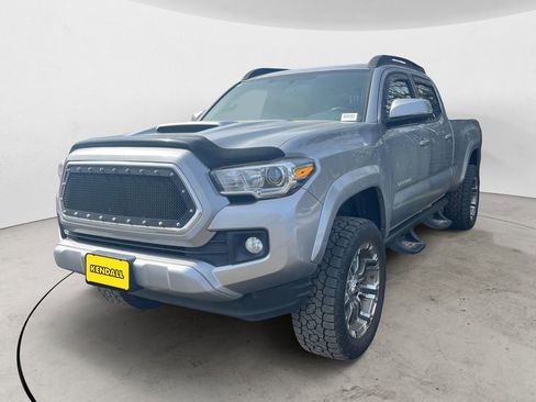 Used 2016 Toyota Tacoma TRD Sport image 1