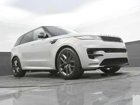 New 2026 Land Rover Range Rover Sport Dynamic SE AWD/4WD image 34