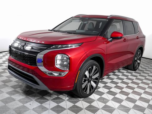 Used 2025 Mitsubishi Outlander SEL image 6