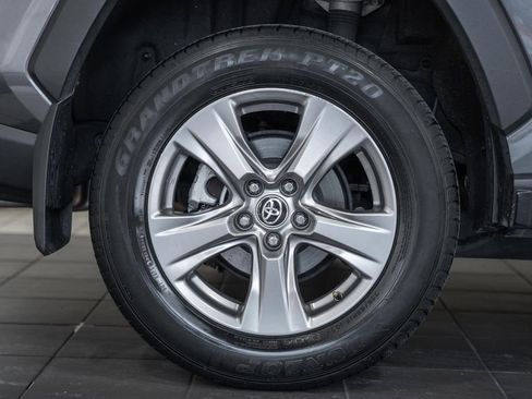 Used 2022 Toyota RAV4 XLE image 9