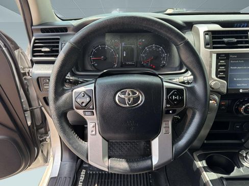 Used 2020 Toyota 4Runner SR5 AWD/4WD image 15