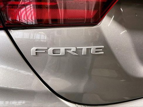 Used 2023 Kia Forte GT-Line w/ GT-Line Premium Package FWD image 7