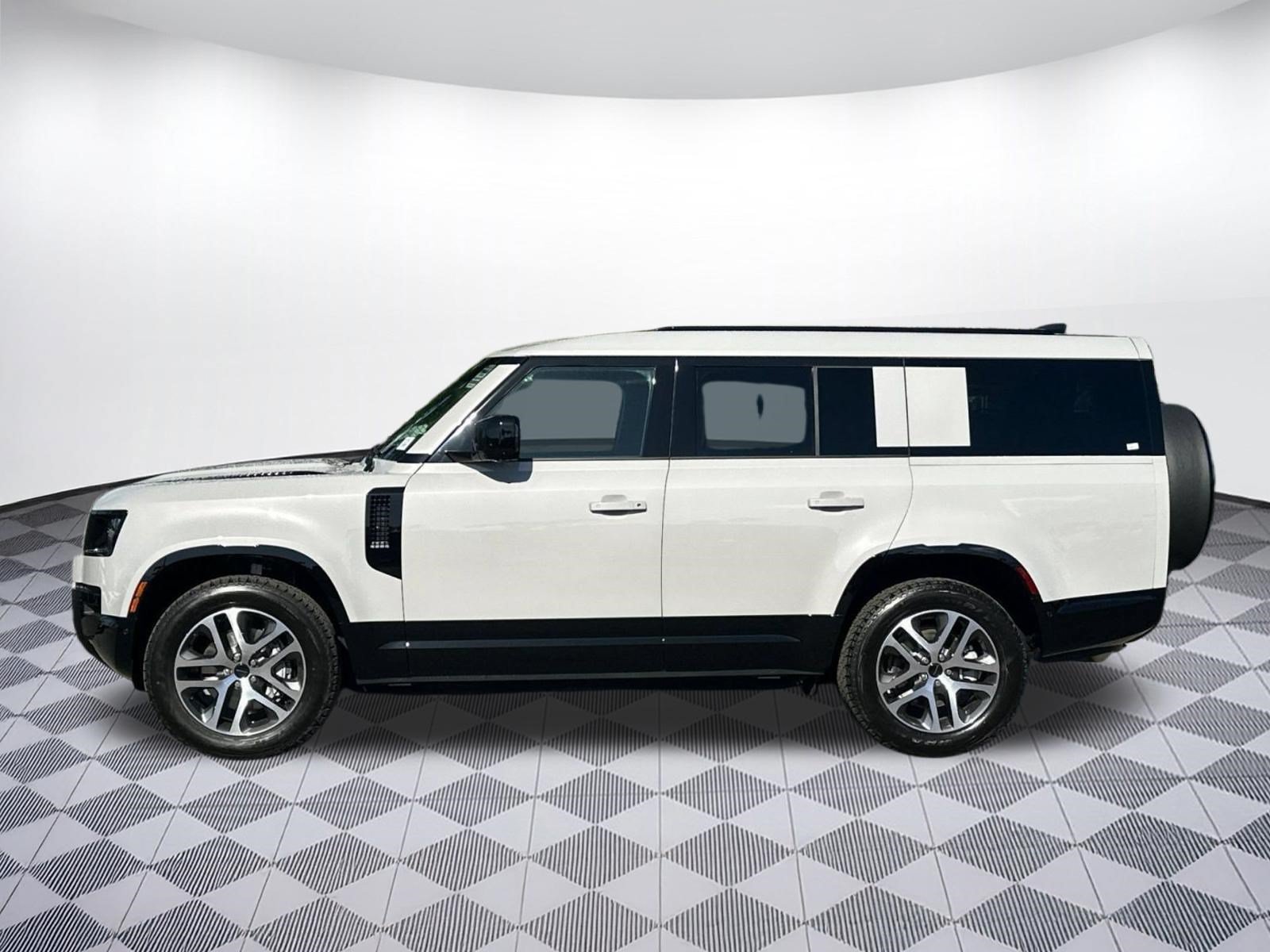 New 2026 Land Rover Defender 130 X-Dynamic SE AWD/4WD image 2