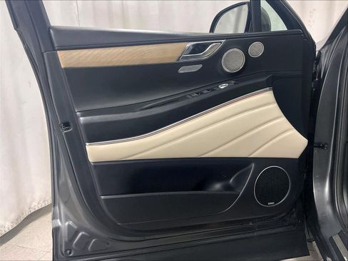 Used 2023 Genesis GV80 2.5T w/ Prestige 20" Package image 9