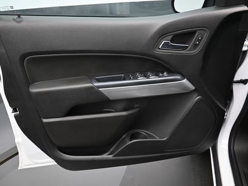 Used 2022 Chevrolet Colorado LT w/ LT Convenience Package image 11