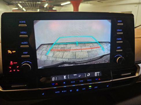 Used 2021 Toyota Sienna XLE image 38