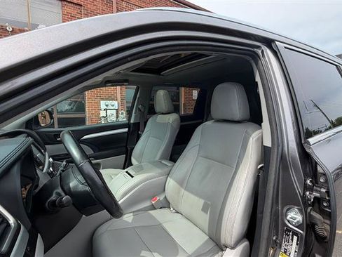 Used 2015 Toyota Highlander XLE AWD/4WD image 31