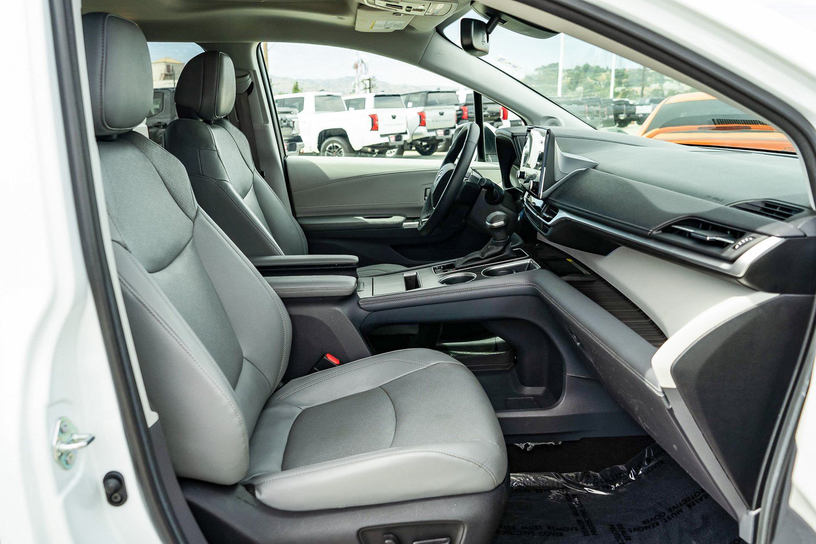 Certified 2023 Toyota Sienna Limited AWD/4WD image 17