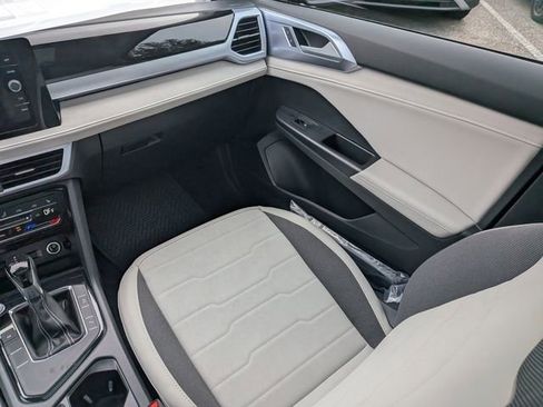 New 2026 Volkswagen Taos SE image 17