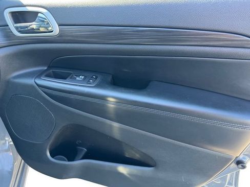 Certified 2022 Jeep Grand Cherokee Laredo X image 21