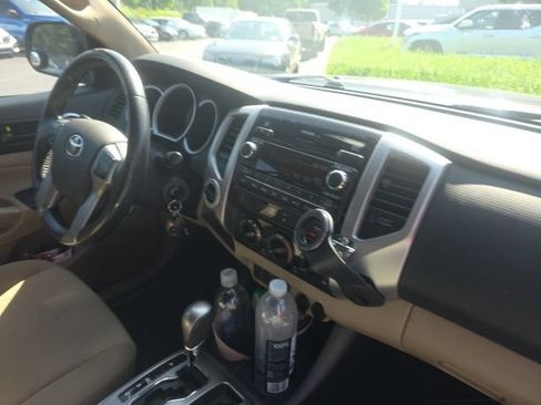 Used 2012 Toyota Tacoma 4x4 Double Cab w/ SR5 Pkg image 11