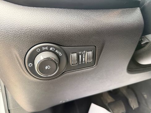 Used 2024 Jeep Compass Latitude AWD/4WD image 16