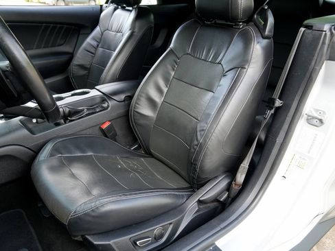 Used 2019 Ford Mustang Premium RWD image 6