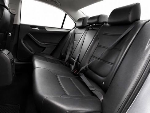 Used 2017 Volkswagen Jetta SE FWD image 24