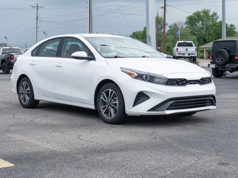 Used 2024 Kia Forte LXS FWD image 7