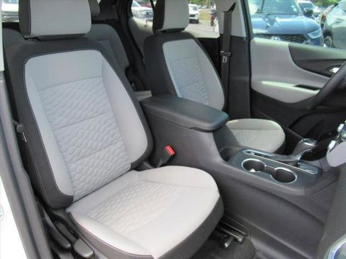 Used 2021 Chevrolet Equinox LT FWD image 9
