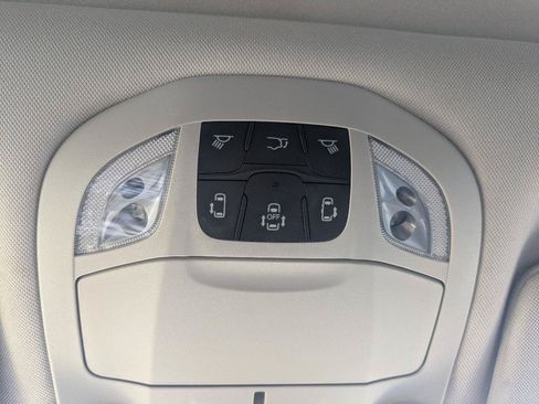 Used 2022 Chrysler Pacifica Limited FWD image 13