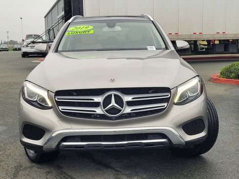 Used 2019 Mercedes-Benz GLC 300 4MATIC image 2