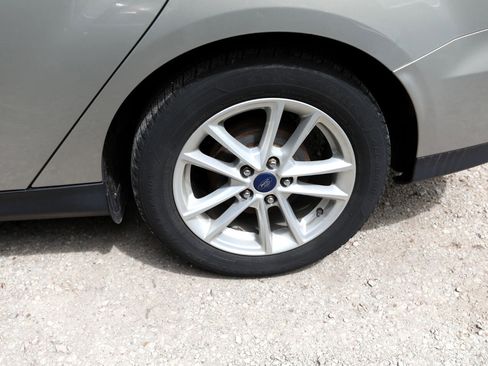 Used 2015 Ford Focus SE image 9