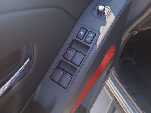 Used 2025 Nissan Frontier PRO-4X image 18