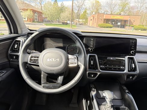 Used 2023 Kia Sorento S AWD/4WD image 13