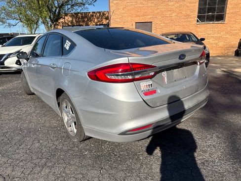 Used 2018 Ford Fusion SE w/ Fusion SE Technology Package FWD image 4