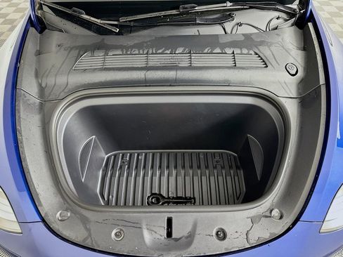 Used 2025 Tesla Model Y Long Range RWD image 30