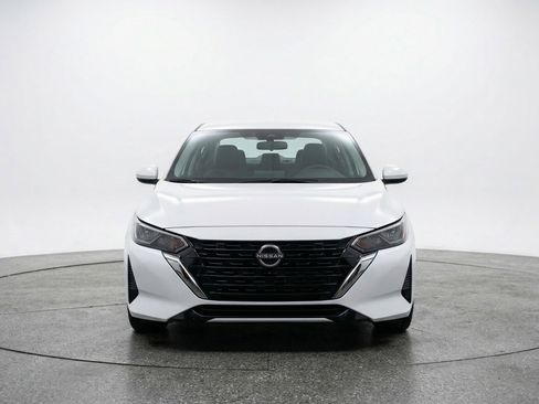 Used 2025 Nissan Sentra SV FWD image 2