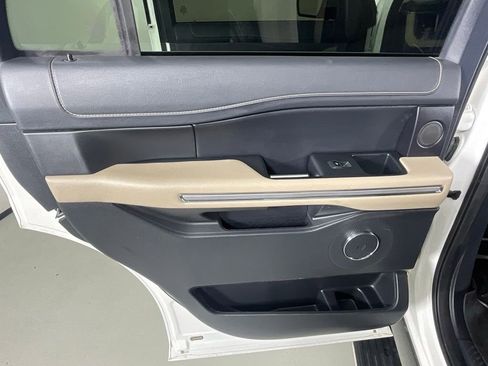 Used 2024 Ford Expedition Limited AWD/4WD image 18