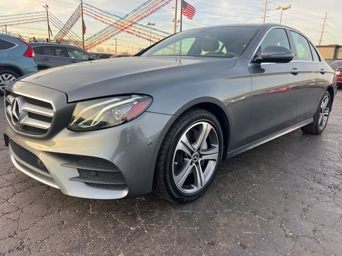 Used 2017 Mercedes-Benz E 300 E 300 4MATIC LUXURY image 3