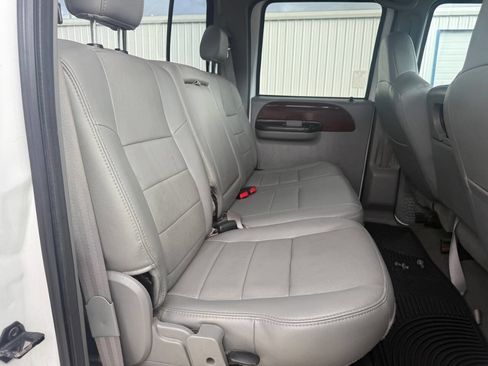 Used 2006 Ford F350 Lariat image 77