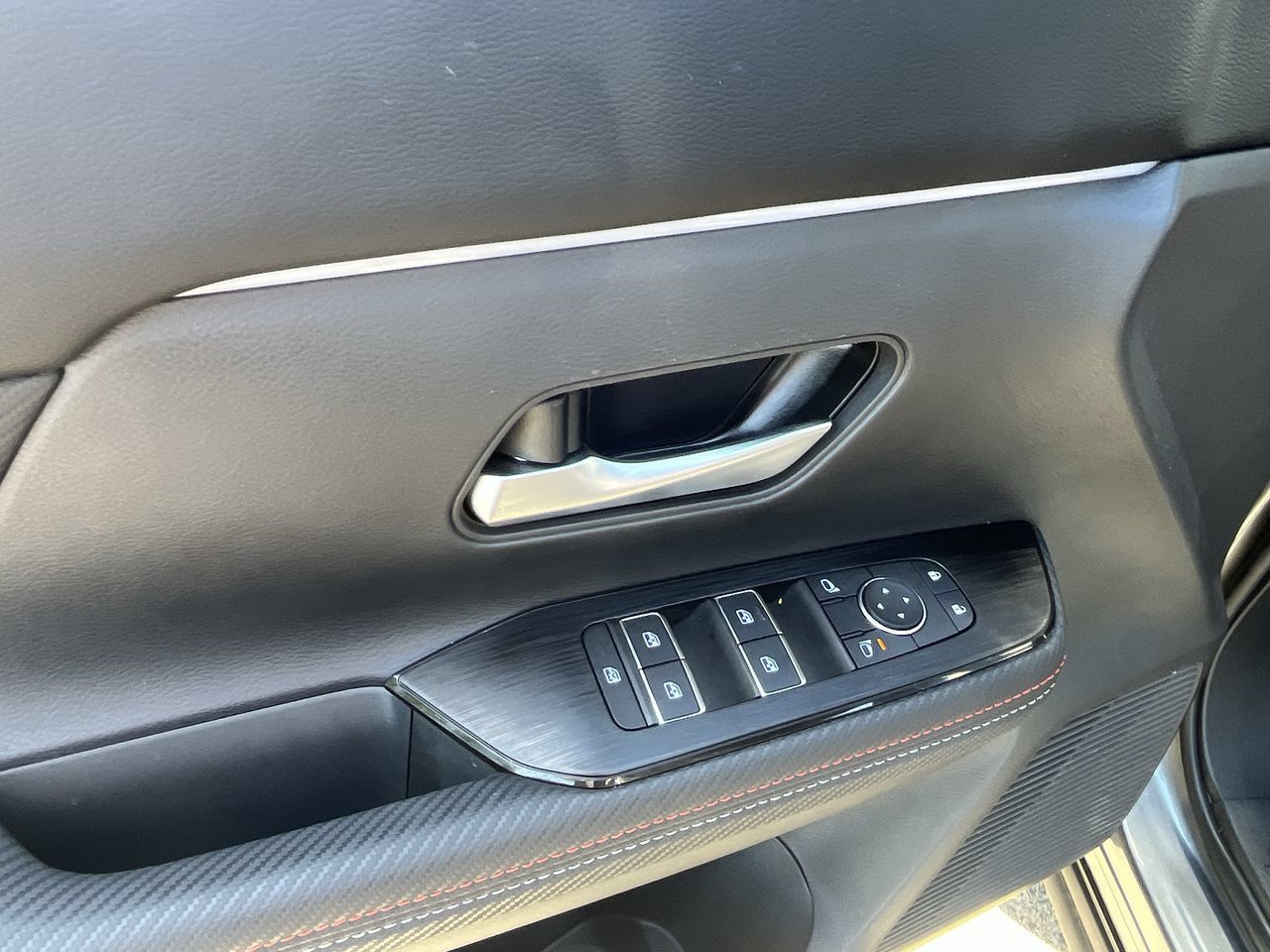 Used 2025 Nissan Kicks SR FWD image 20