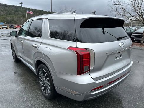 Used 2024 Hyundai Palisade Calligraphy image 3