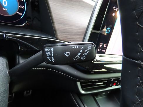 Certified 2024 Volkswagen Atlas SEL Premium R-Line image 39