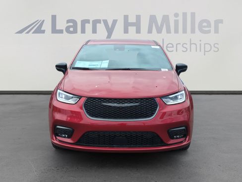 New 2026 Chrysler Pacifica Select FWD image 8