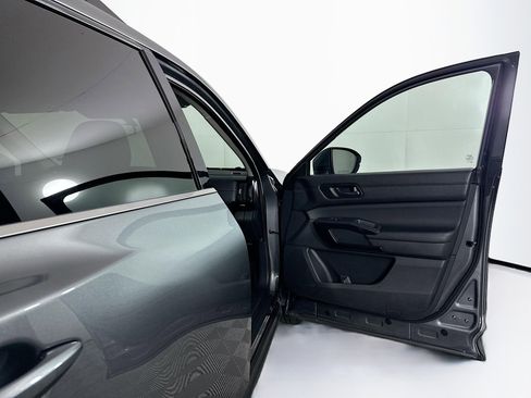 Used 2025 Nissan Pathfinder SV FWD image 34
