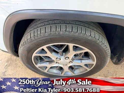 Used 2020 Jeep Grand Cherokee Limited w/ Luxury Group II AWD/4WD image 4